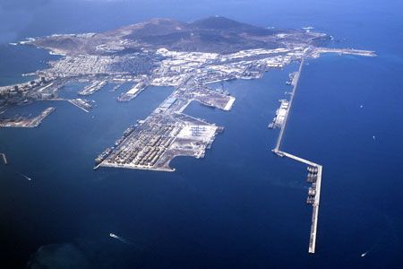 Hafen von Las Palmas mit der Halbinsel La Isleta